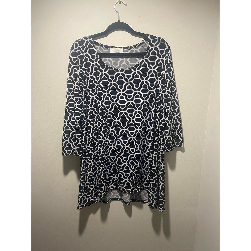 Carolyn Taylor black and white geometric blouse top.